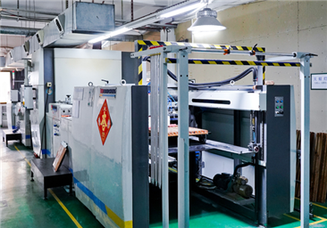 Fully automatic glue machine